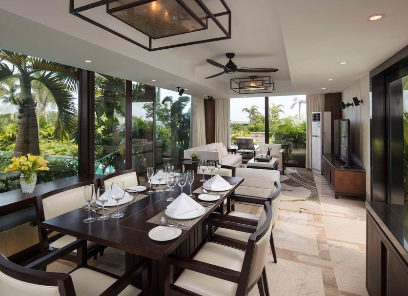 Dining room Photo
