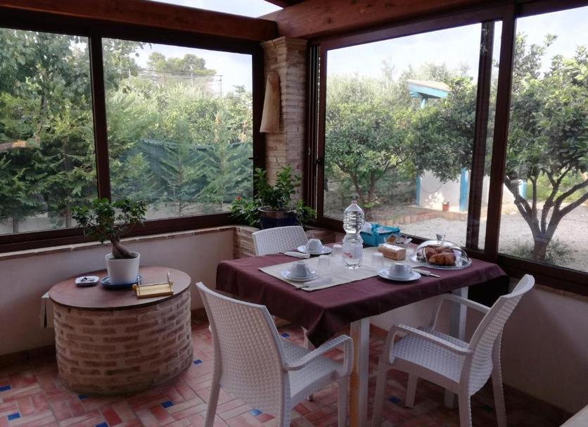 Dining room Photo