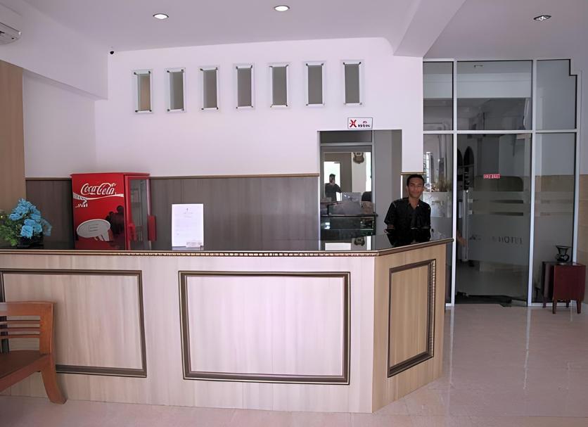 Front desk Photo