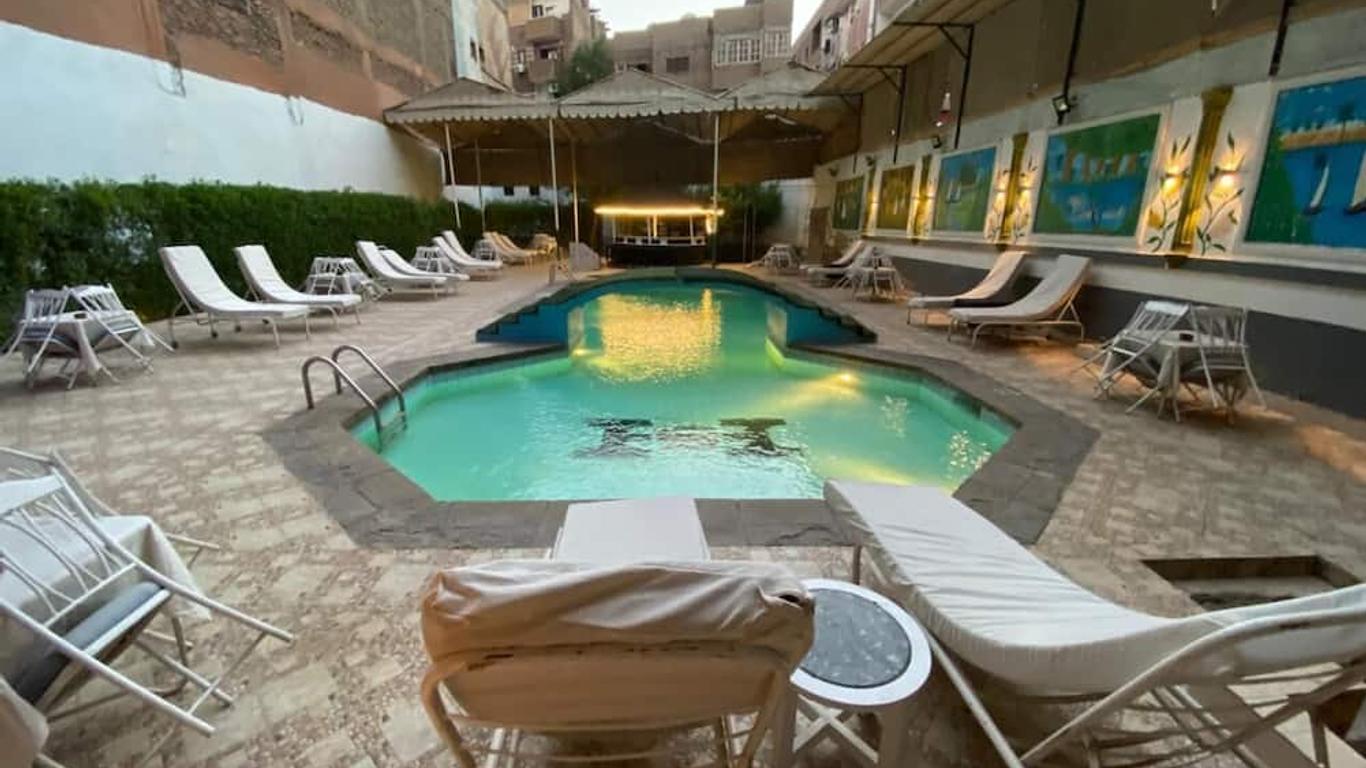Shady Hotel Luxor