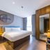 Home Inn Neo Changzhou Wanda Plaza Tongjiang Avenue guest room with king bed, desk and large mirror in Changzhou