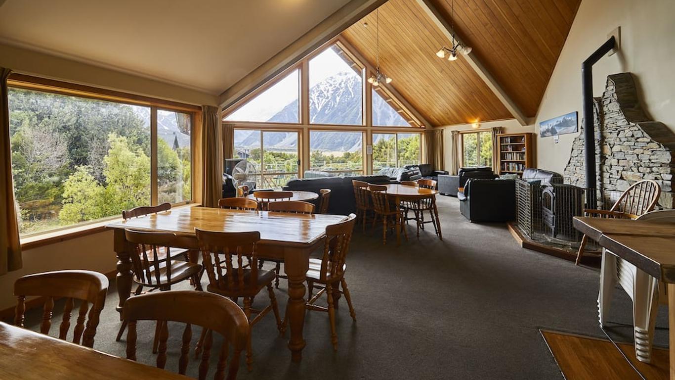 Aoraki Mount Cook Alpine Lodge