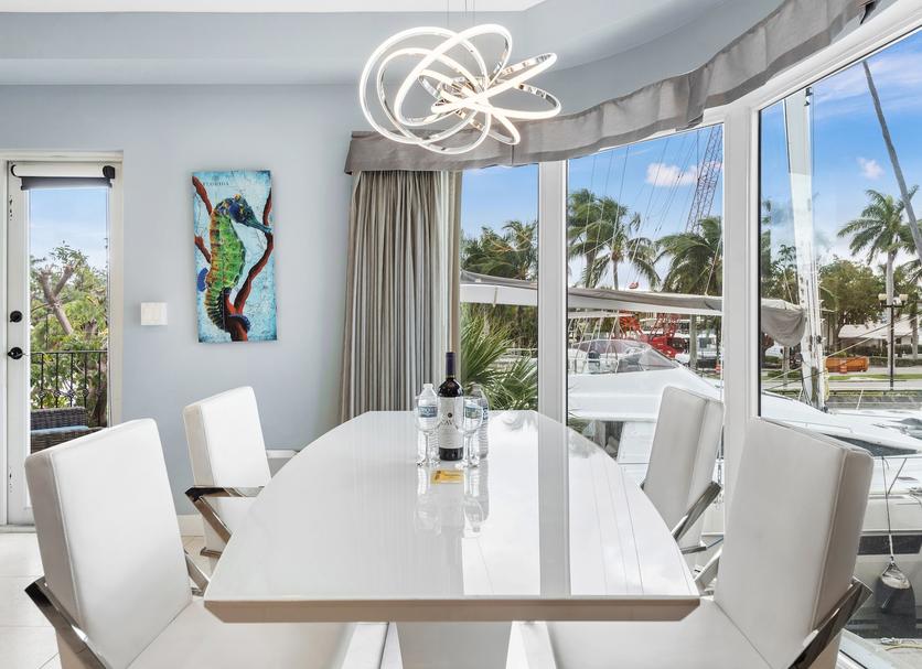 Dining room Photo