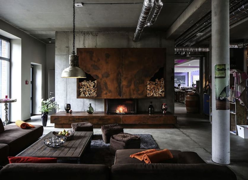 Altes Stahlwerk Business & Lifestyle Hotel in Neumünster, lounge with fireplace and modern seating