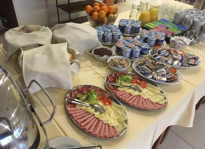Buffet Photo