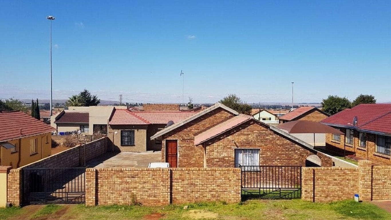 Ekuthuleni Guest house vosloorus