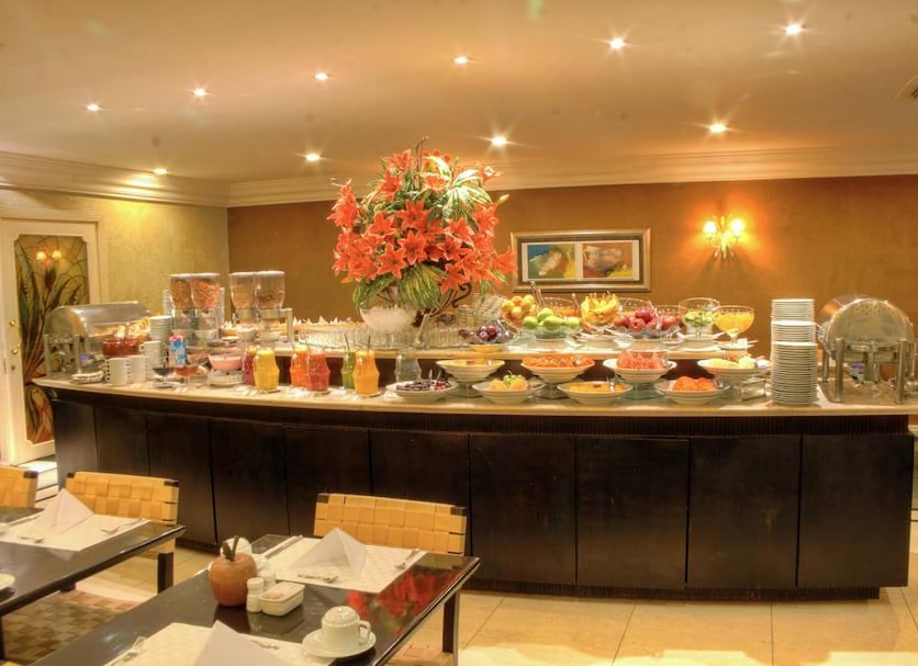 Breakfast buffet at Mabu Curitiba Business in Curitiba with fruit, pastries and warm lighting