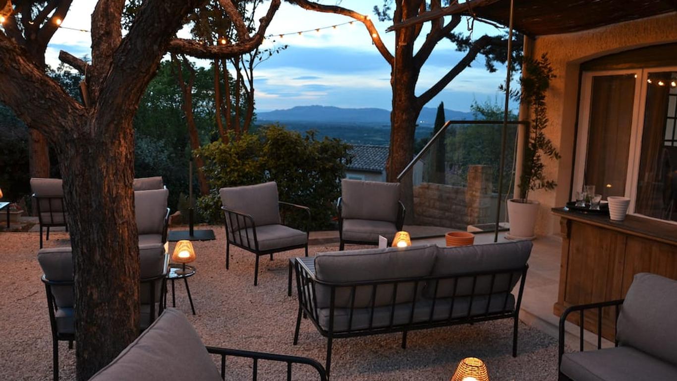 Hôtel La Garrigue & Bar Piscine