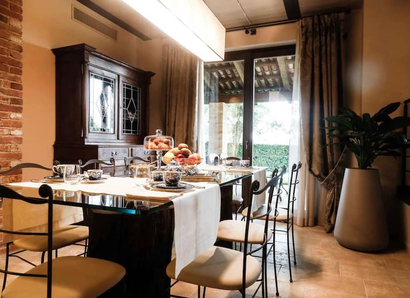 Dining room Photo