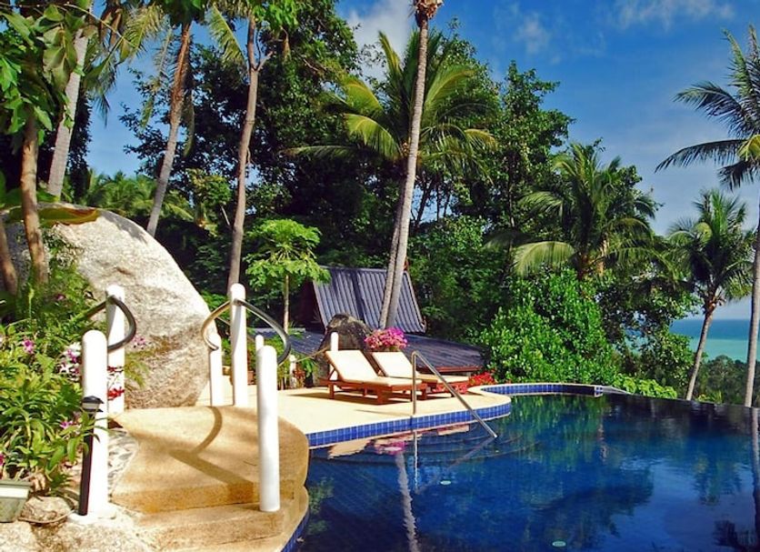 Seaview Paradise Mountain Holiday Villas Resort in Ko Samui with infinity pool and tropical ocean view