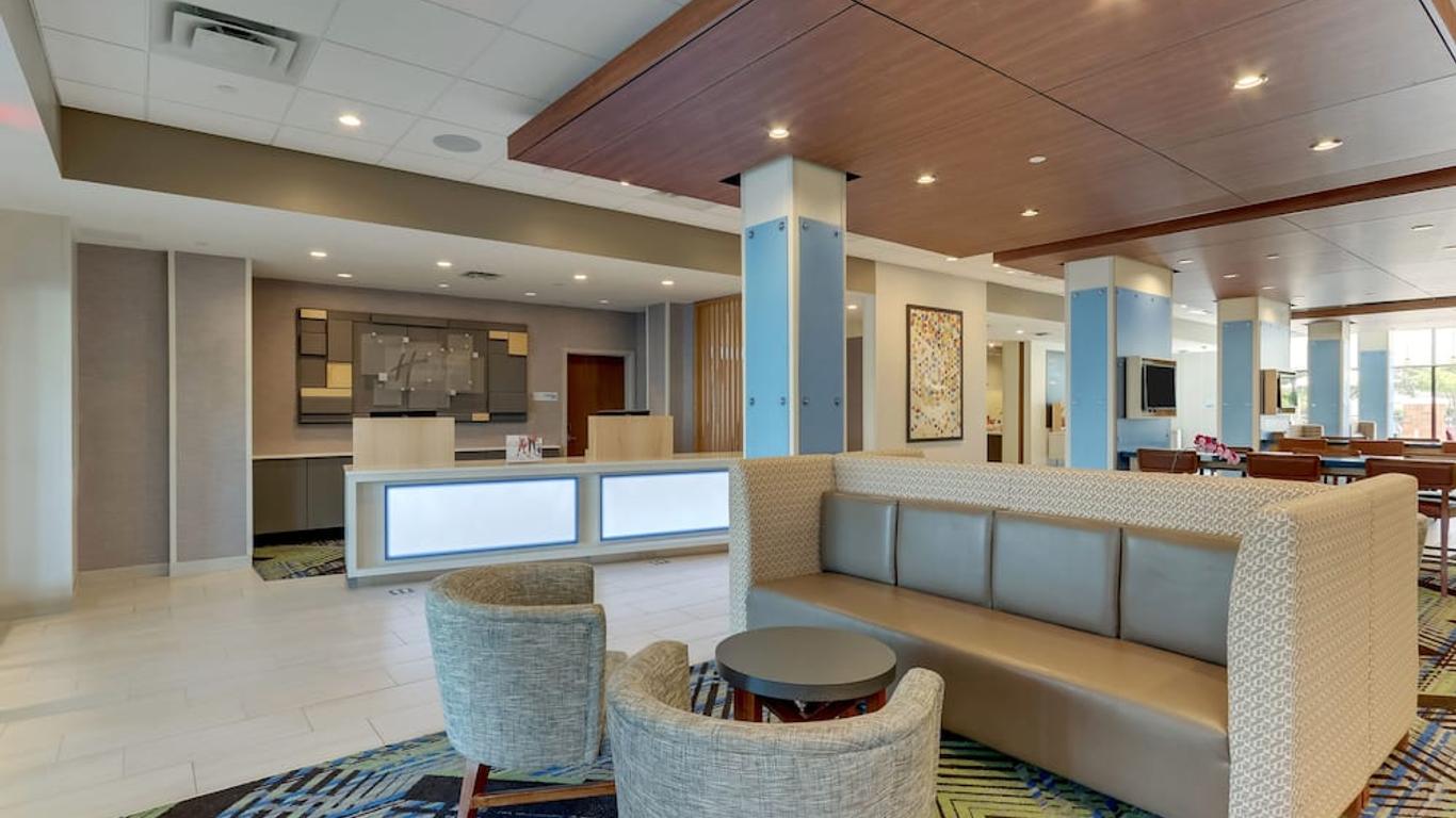 Holiday Inn Express Wilmington - Porters Neck