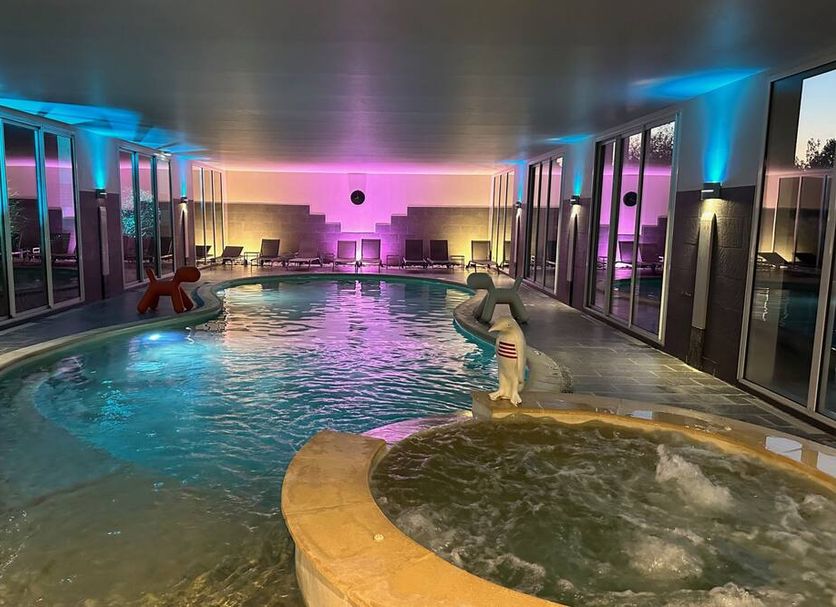 Indoor pool and hot tub at Manoir de la Poterie & Spa in Honfleur