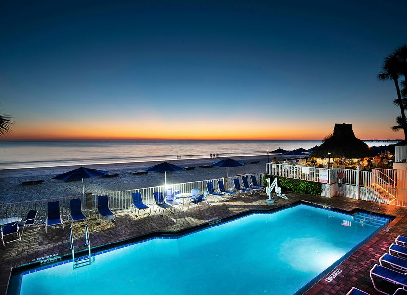 DoubleTree Beach Resort by Hilton Hotel Tampa Bay, North Redington Beach: oceanfront pool at sunset