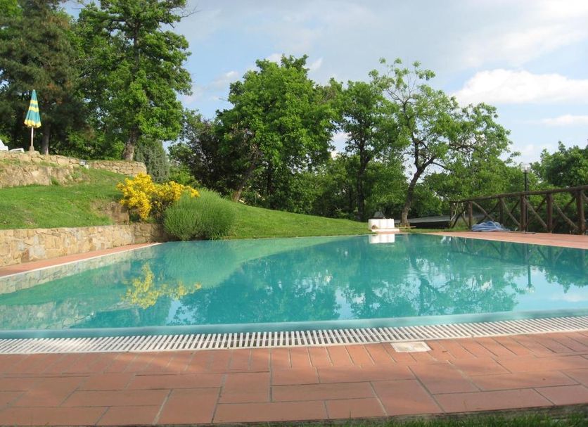 Agriturismo La Capitata in Pian di Scò with an outdoor pool and garden views
