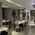 Hotel Verona Tower in Divinópolis restaurant with set dining tables and floral arrangements