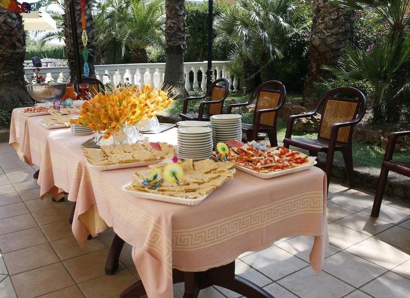 Buffet Photo