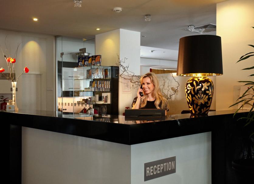 Front desk Photo