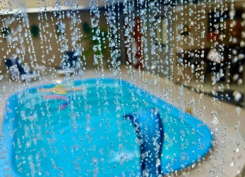 Hotel Pousada Alagoana in Maceió: indoor pool behind a water curtain