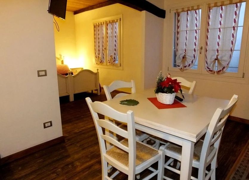 Dining room Photo