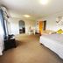 Kingswood Manor Motel Whangarei room with bed, dining table and TV