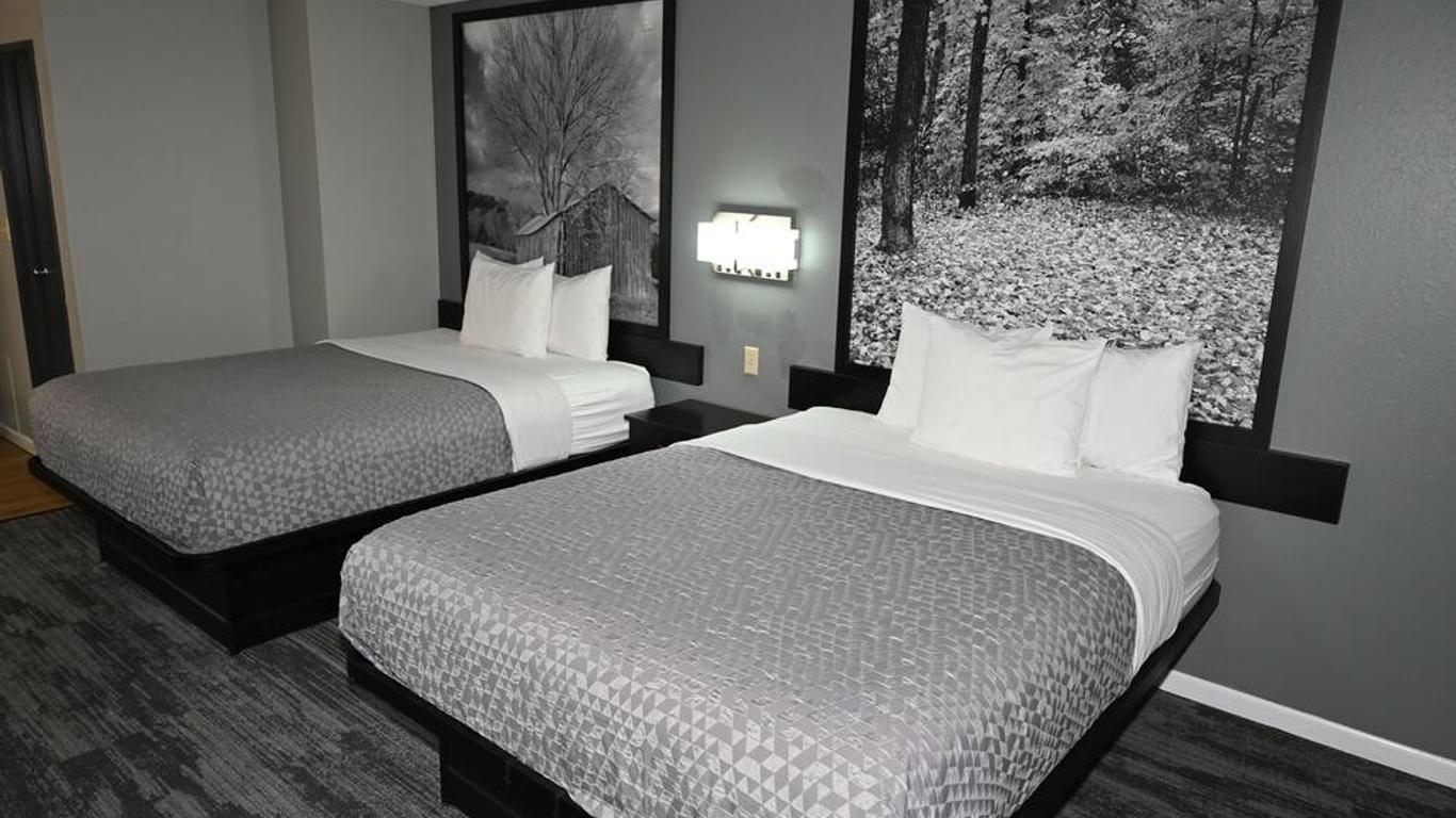 Super 8 by Wyndham Higginsville