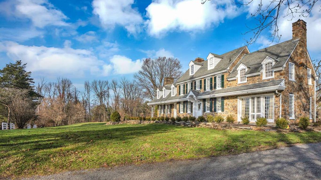 Chimney Hill Estate Inn