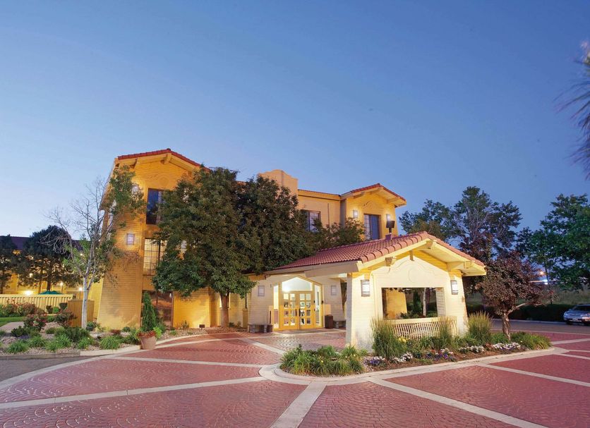 La Quinta Inn by Wyndham Denver Golden in Golden exterior at dusk with illuminated entrance and landscaped driveway