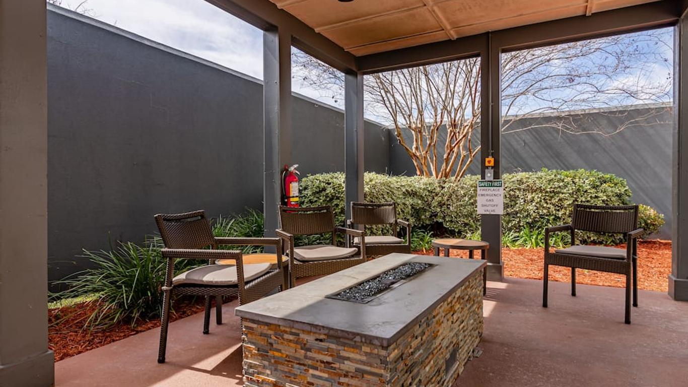 Courtyard by Marriott Brunswick