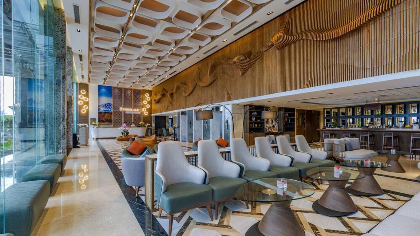Peninsula Hotel Danang