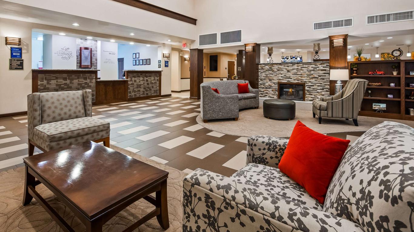 Green Mill Village Hotel & Suites, BWSC