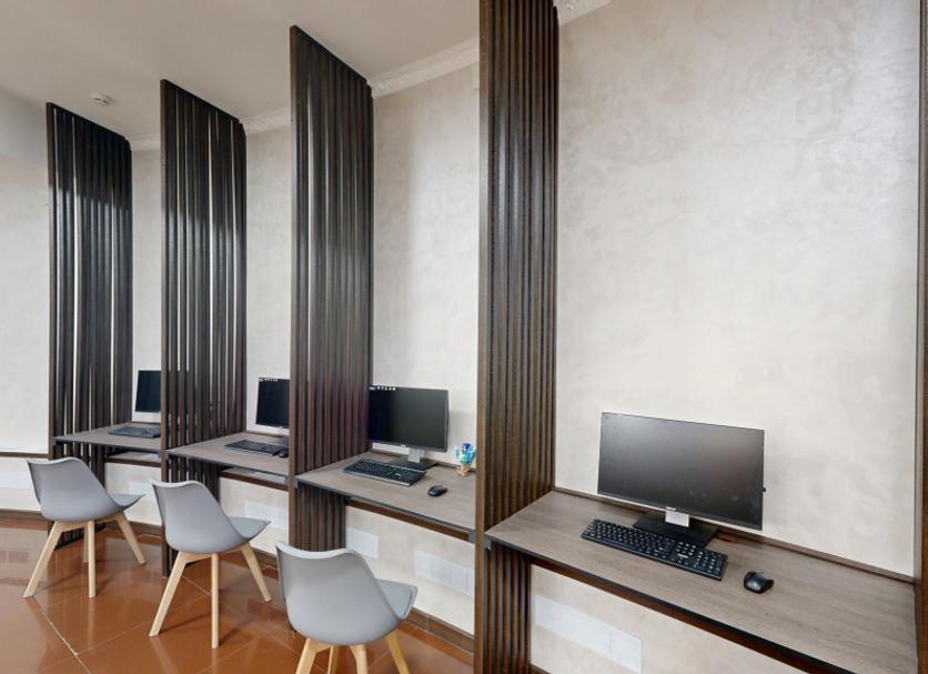 Business center Photo