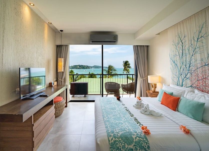 Bandara Phuket Beach Resort, Wichit: sea-view room with balcony and twin chairs