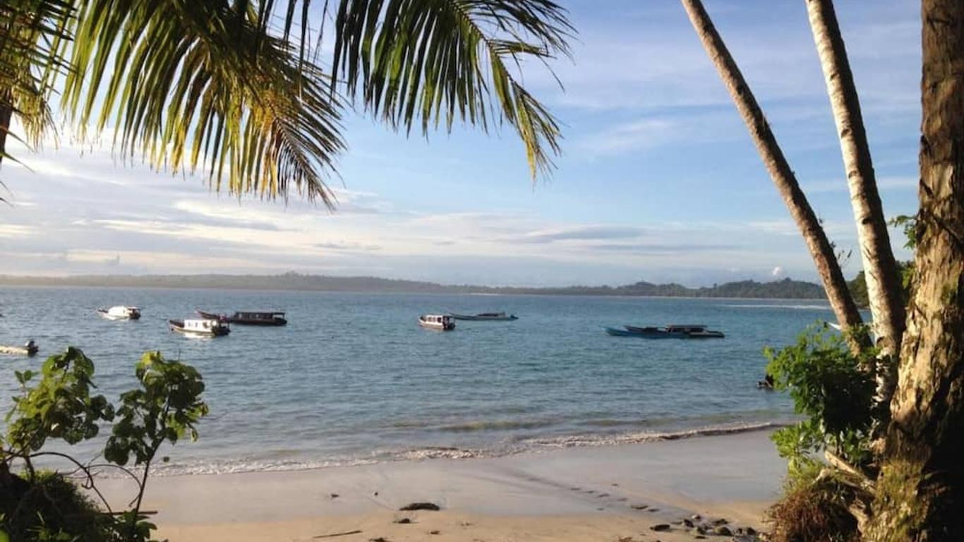 Nyang Ebay Surf Camp Siberut