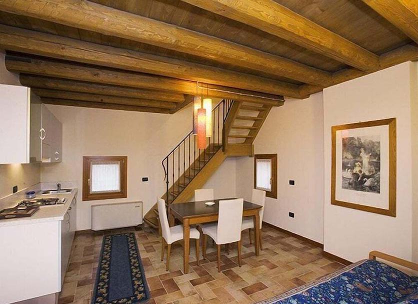 Dining room Photo