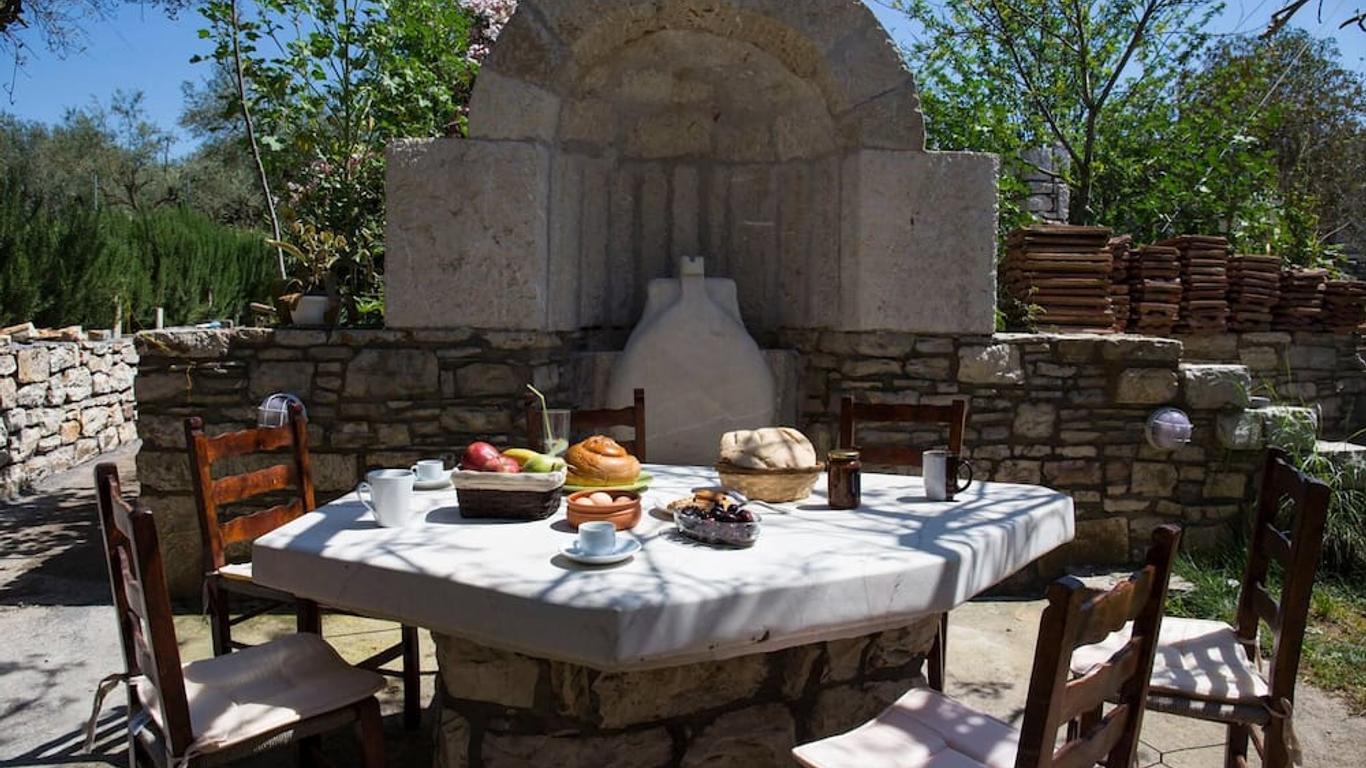 Kalamata Art Rooms