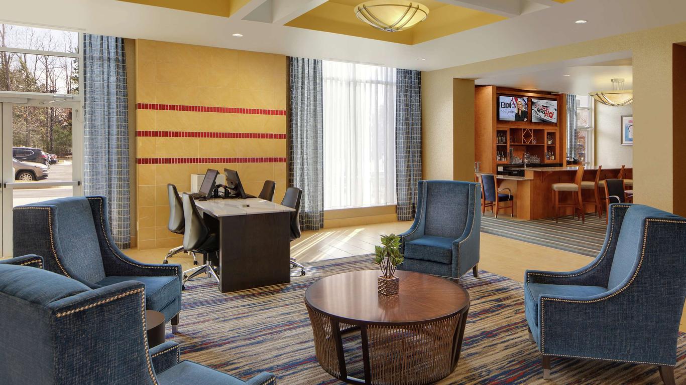 DoubleTree by Hilton Richmond Airport