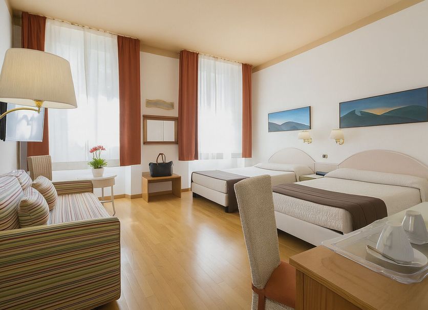 Piazza Paradiso Accommodation Siena guest room with two twin beds and large windows
