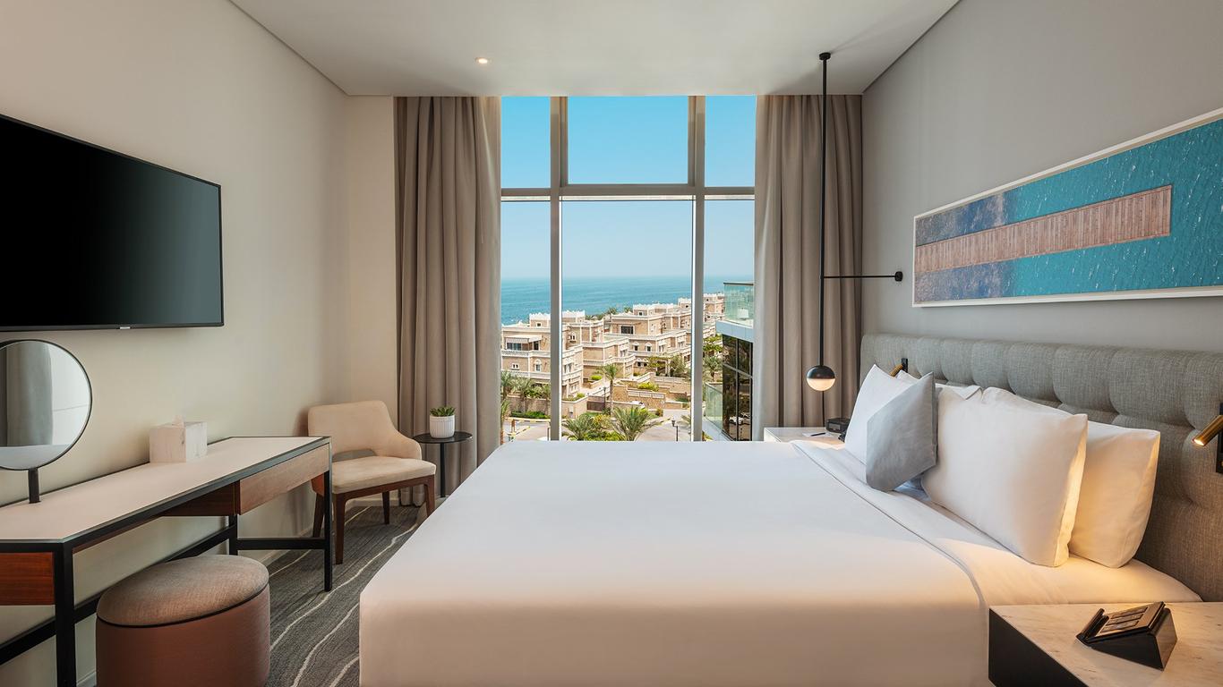 Vignette Collection Th8 Palm Dubai Beach Resort