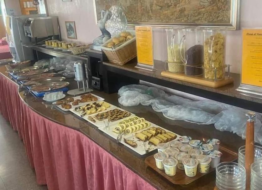 Buffet Photo