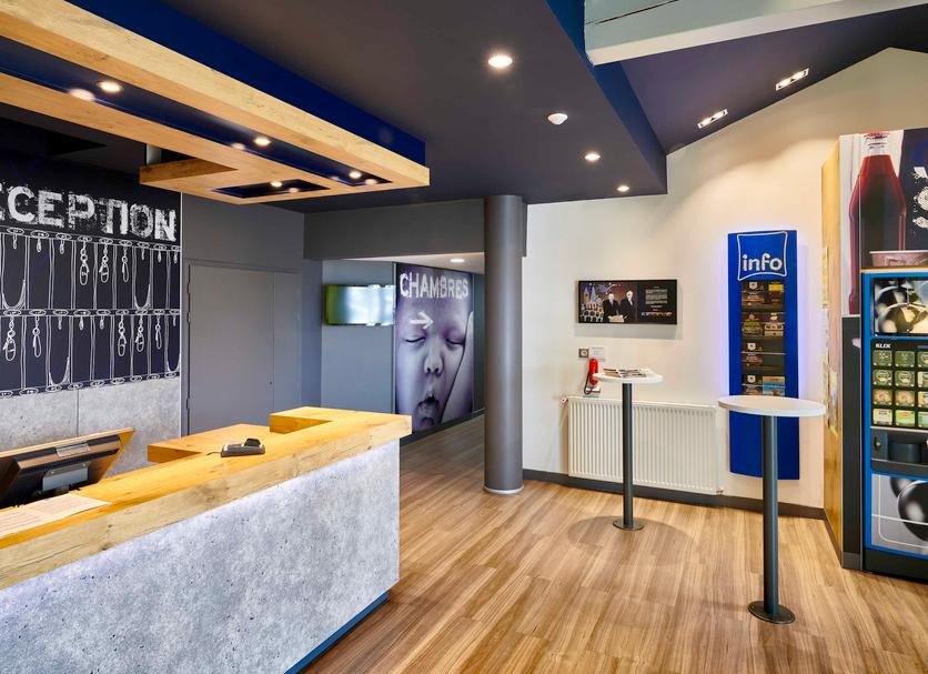 Front desk Photo