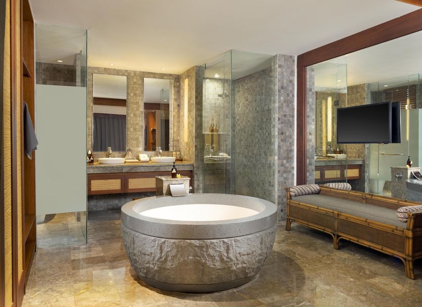 Alaya Resort Ubud in Ubud, luxurious bathroom with round soaking tub and glass shower