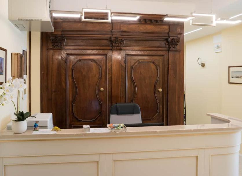 Front desk Photo