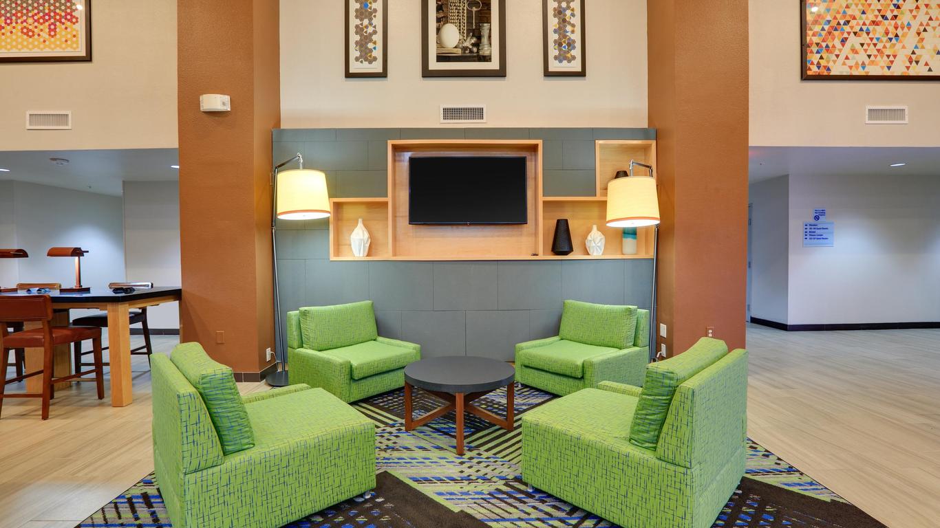 Holiday Inn Express & Suites Austin - Round Rock