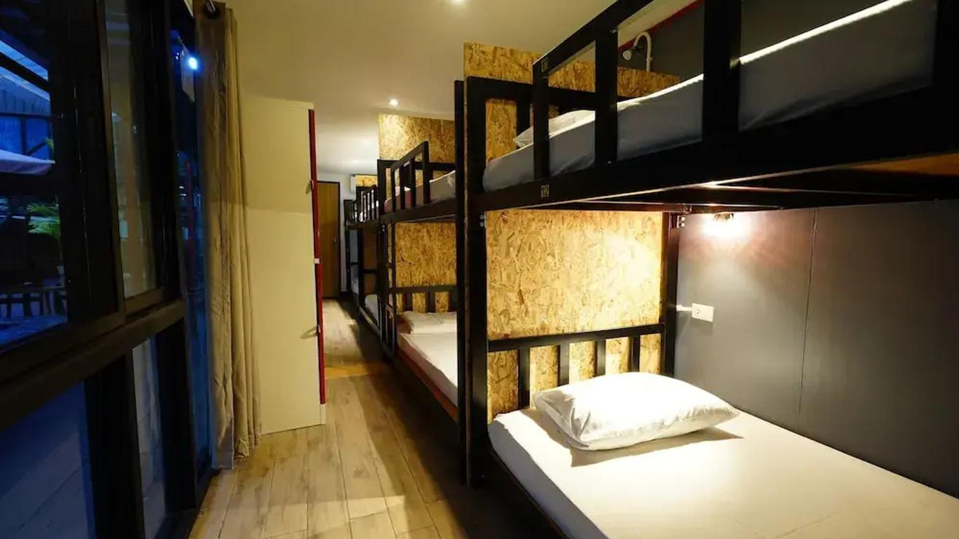 At Box Hostel