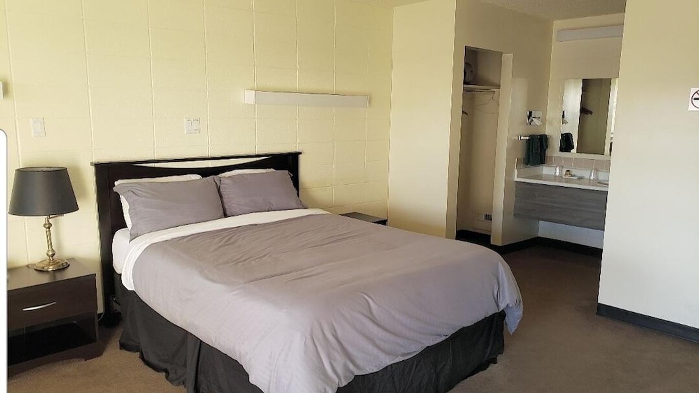 Side Trax Inn