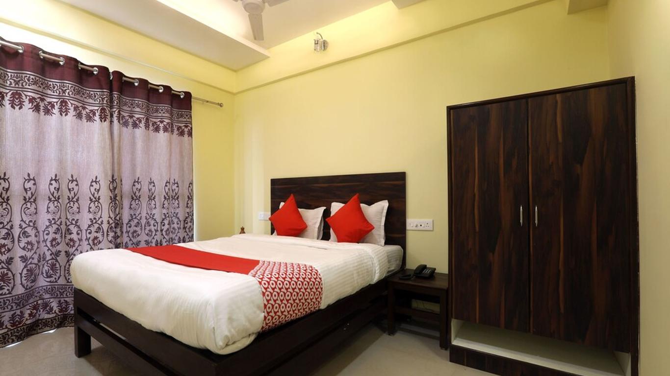 Oyo 12748 Govindpuram Apartment