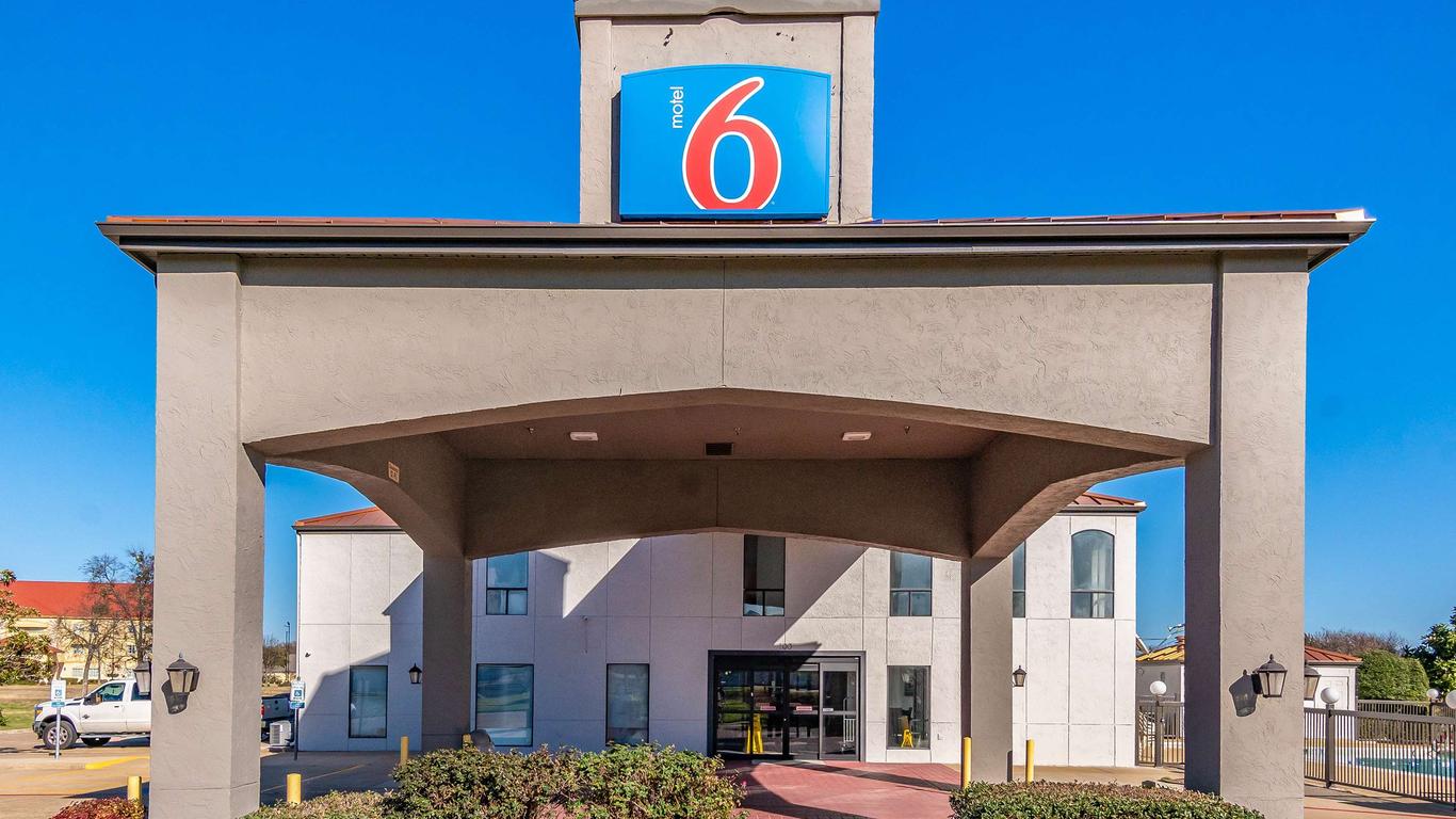 Motel 6 Ennis Tx