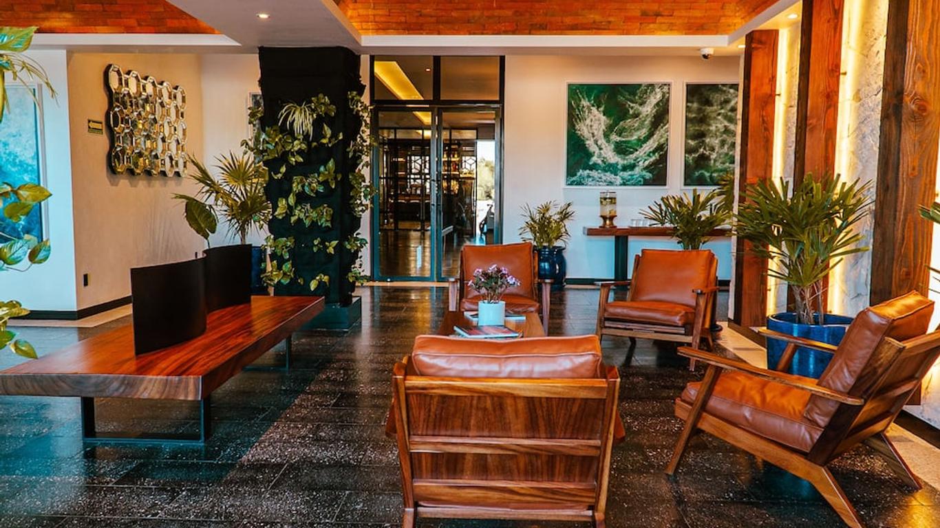 Flamboyan Hotel & Residences