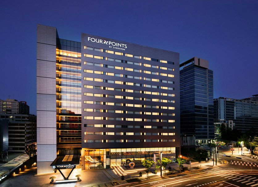 Four Points by Sheraton Seoul Guro in Seoul at dusk with illuminated windows and street view