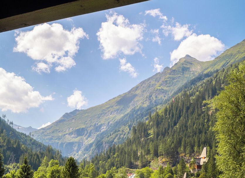 Grubers, Hotel Appartments Gastein in Bad Gastein with mountain valley and alpine village view